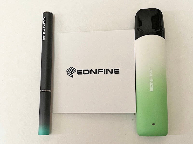 ペン型eonfineとポッド型eonfine本体の写真